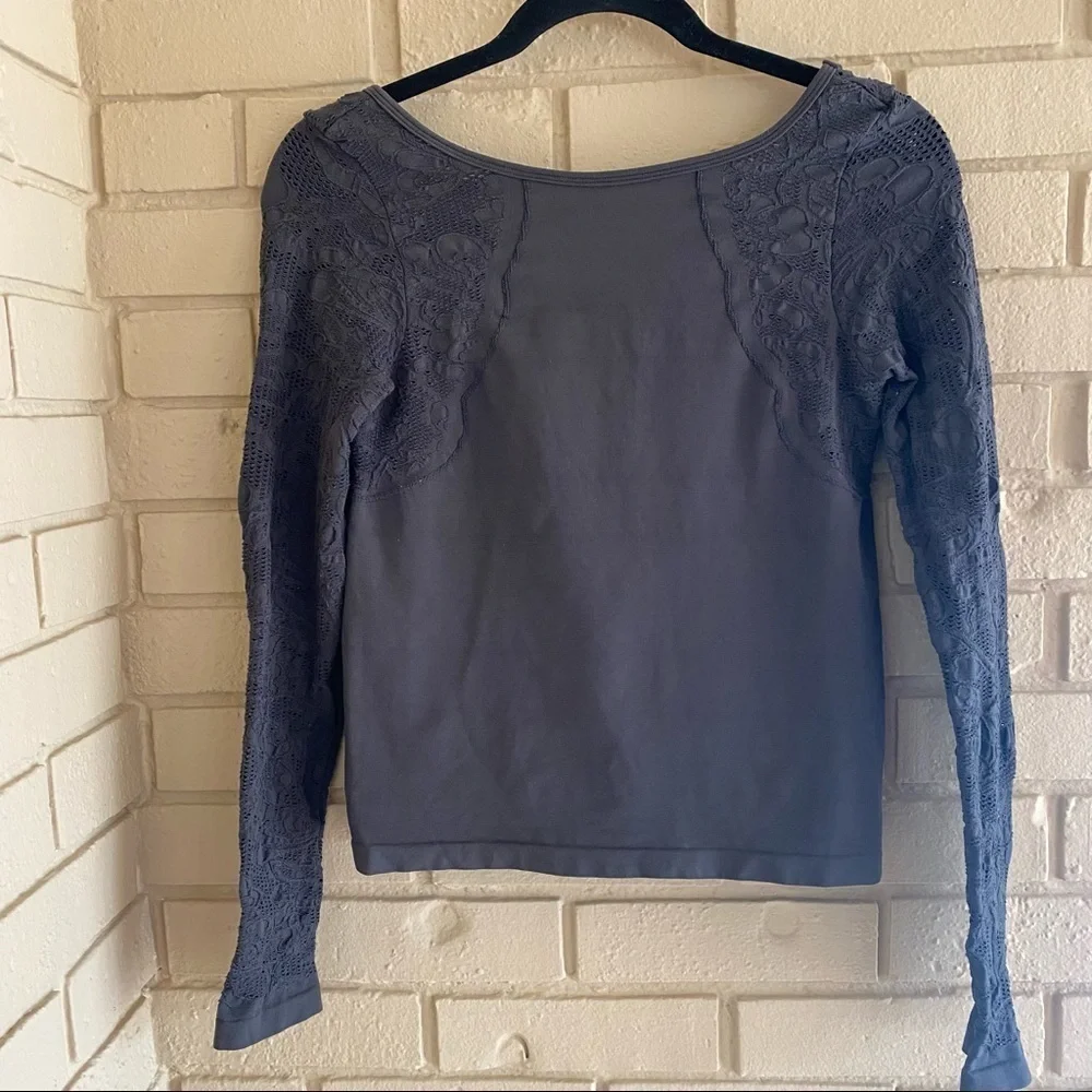 By Anthropologie Gray Seamless Long Sleeve Cropped Lace Shirt Top Size Small S